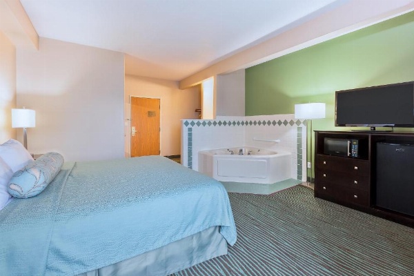 AmericInn by Wyndham Des Moines Airport image 15