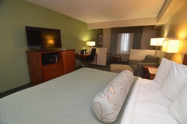 AmericInn by Wyndham Des Moines Airport image 17