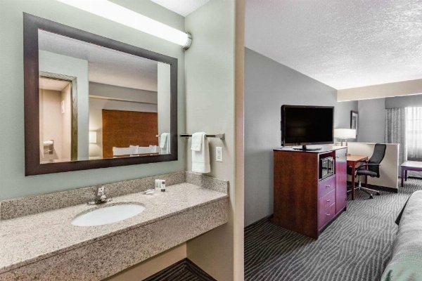 AmericInn by Wyndham Des Moines Airport image 8